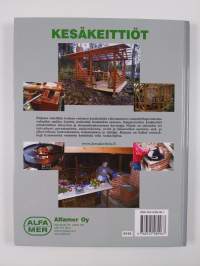 Kesäkeittiöt : suunnittelu, rakentaminen, tulisijat, muuraus, ruokaohjeita...