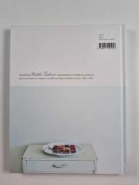 Kauniit puserot ja mekot