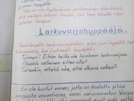 Sotilasmuistio (huom 2 kpl!) S.L. 1964-65 TurRtr viestimies varusmiesaikaisia muistoja ja piirroksia ym. varten tarkoitettu kirja, paljon tekstejä ja piirroksia