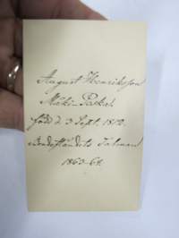 August Henriksson Mäki-Peska -visiittikorttivalokuva, CDV, myyntikuva, ei kuvaamotietoja