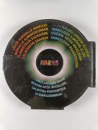 Avaruus : tähdet, planeetat, galaksit ...aurinkokunnasta maailmankaikkeuden rajoille (+liitteet)