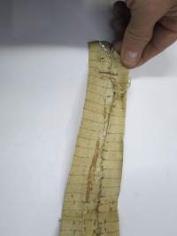 Ohi on 240 -solmio, jalkarätistä ja merkeistä yms. sommiteltu muisto varusmiesajalta, mukana Laitilan VPK &amp; Yleinen Palokuntaliitto -merkit