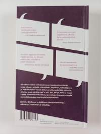 Oivaltavia naisia : yli 1000 hauskaa sitaattia moderneilta naisilta