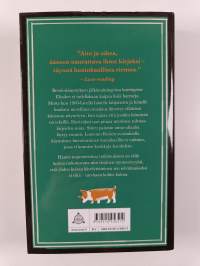 Kolme koiraa haudattuna