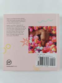 Daphne and Daisy : Pawtraits of Sausage Style