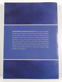 Kulttuurisesti sensitiivinen opettajuus : käden, kielen ja kulttuurin oppimisen yhdistäminen maahanmuuttajien koulutuksessa ja opettajan kasvupolulla