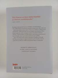 Yhä katselen pilviä : Elvi Sinervon elämä