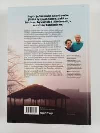 Haalaripukuinen enkeli