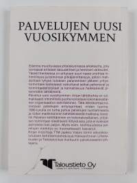 Palvelujen uusi vuosikymmen : palvelujen tuottamisesta ja markkinoimisesta niiden kokonaisvaltaiseen kehittämiseen