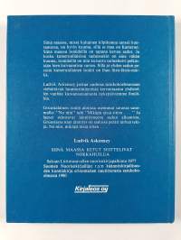 Siinä maassa kultainen kilpikonna tanssii kuutamossa : satuja
