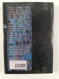 Kuu taskussa : nuortenromaani