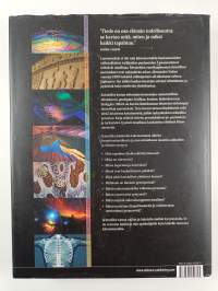 Scientifica : laaja katsaus luonnontieteiden maailmaan : matematiikka, fysiikka, tähtitiede, biologia, kemia, geologia, lääketiede