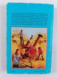 Viisikko salaperäisellä nummella