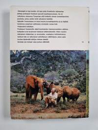 Afrikan eläinten parissa : Elämyksiä, havaintoja, tutkimustuloksia