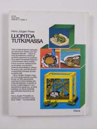 Luontoa tutkimassa : hyödyllistä ja hauskaa tietoa eläinten ja kasvien maailmasta : yli 200 näppärää koetta