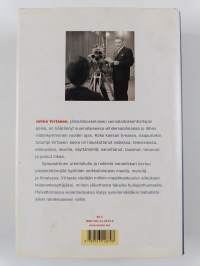 Kuvassa keskellä Jukka Virtanen