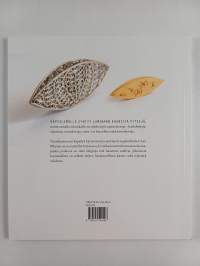 Koruja käpyilemällä