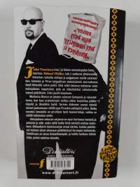 Kaksipäisen vekaran varjossa