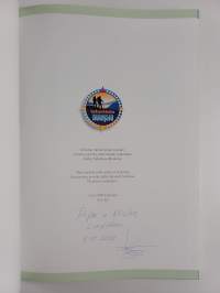 Nuuksio : vaellusseikkailua järviylängöllä (signeerattu, tekijän omiste)