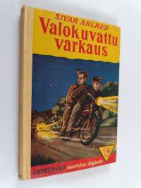 Valokuvattu varkaus : poikien seikkailuromaani