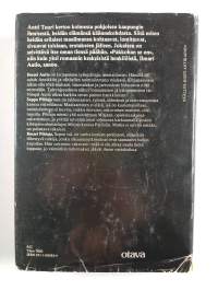 Joki virtaa läpi kaupungin