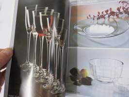Iittala 1987 -tuoteluettelo, tuotanto mittoineen ja sunnittelijatietoineen, myös taidelasi Aalto ym.