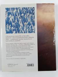 Auringon siivellä : Vuodenkierto Suomen luonnossa