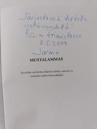 Mustalammas : kinttupolulta bulevardille : metsämies ja työmarkkinamies muistelee (signeerattu, tekijän omiste)