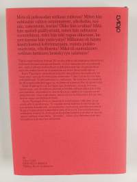 Komppania pienoisyhteiskuntana : sosiologisia havaintoja suomalaisesta rintamayksiköstä 1941-1944