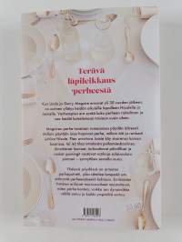 Yhdessä pöydässä