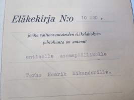 VAltionrautatiet - VR - Eläkekirja nr 10 220, entinen asemapäällikkö Terho Henrik Nikander, 24.11.1944