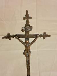 Krusifiksi - pronssi. Otaksuttavasti 1700/1800 -luku. ( Keräilyesineet, keräily, Jeesus ristillä, uskonnolliset esineet )