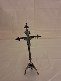 Krusifiksi - pronssi. Otaksuttavasti 1700/1800 -luku. ( Keräilyesineet, keräily, Jeesus ristillä, uskonnolliset esineet )