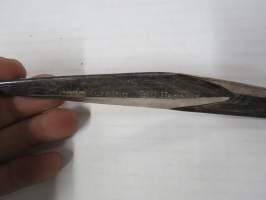 Billl Hagerty - Good Morning - Tapio Wirkkala -paperiveitsi / kirjeenavaaja, tunnetun ja vaikutusvaltaisen amerikkalaisen republikaanisenaattorin lahjoitus