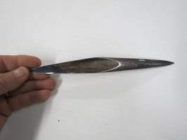 Billl Hagerty - Good Morning - Tapio Wirkkala -paperiveitsi / kirjeenavaaja, tunnetun ja vaikutusvaltaisen amerikkalaisen republikaanisenaattorin lahjoitus