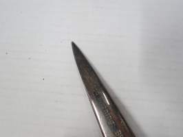 Billl Hagerty - Good Morning - Tapio Wirkkala -paperiveitsi / kirjeenavaaja, tunnetun ja vaikutusvaltaisen amerikkalaisen republikaanisenaattorin lahjoitus