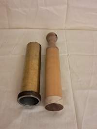 Vanha käsikäyttöinen piparkakkupursotin.  ( Keksipuristin, biscuit, keittiövälineet, 50-luku )