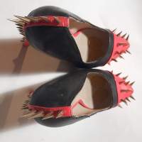 Korkokengät ( koosta ei tietoa ) vaikka koristeeksi takan reunalle