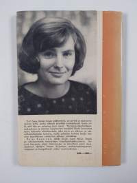 Tyttö löytää tiensä