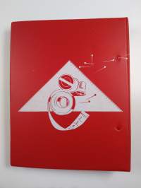 Leikkuukurssi : Pieni ompeluopas -vihko sekä 20 -osainen kirjekurssimateriaali kansiossa