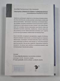 Ohjaajana opinnäytetöiden työprosesseissa : ryhmäohjauksen käytäntöä ja teoriaa