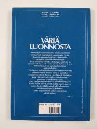 Väriä luonnosta