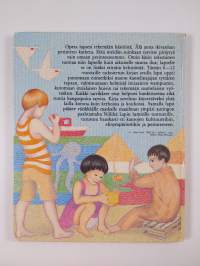 Kutoen maailman ympäri : lasten kudontatöitä