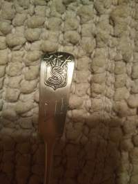 Suojeluskunta lusikka 1. Palkinto pienoiskiväri ammunnasta v. 1932, 813 H , pituus 16,5 cm