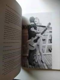 Joni Mitchell Omin sanoin - Lauluntekijän elämä