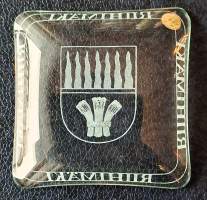 Riihimäki  mainostuhkakuppi - tuhkakuppi  lasia 8,5x8,5 cm  1950-luku