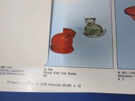 Arabia Wärtsilä -tuoteluettelo mm. emaliset kahvipannut, astiat, käyttö- ja taidelasiesineet suunnittelija, -malli- ja mittatietoineen, 1970-luvun alku