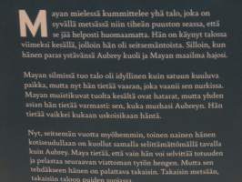 Talo puiden suojassa