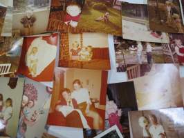 1960/70 -lukua - erä valokuvia 59 kpl koko 9 x 9 cm, erinomaista ajankuvaa