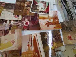 1960/70 -lukua - erä valokuvia 59 kpl koko 9 x 9 cm, erinomaista ajankuvaa